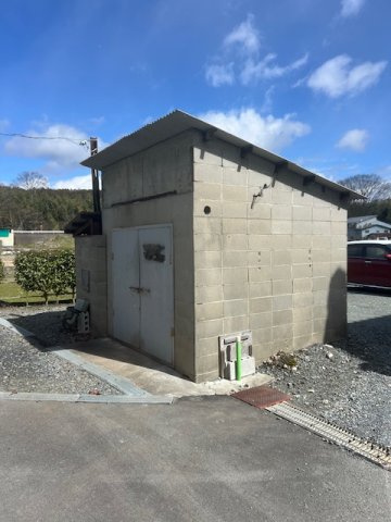 ◆建築条件無し売土地◆敷地ＢＩＧな３８７坪◆倉庫・事務所・物置きあり◆南丹市八木町南広瀬砂子の外観|ガス庫(２０２４年６月撮影)