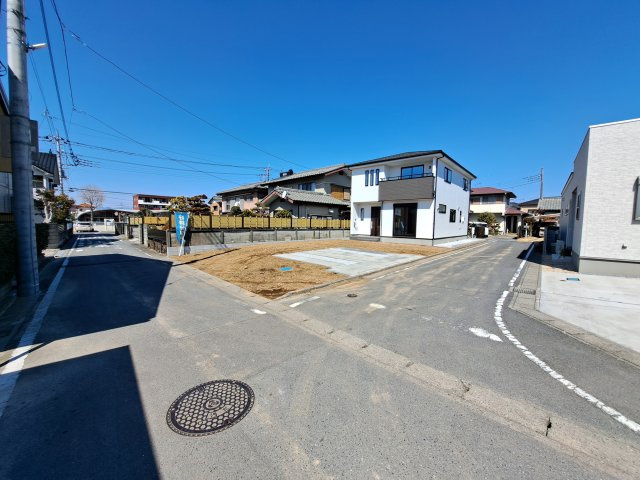 新築　高崎市新町43期　１号棟の前面道路含む現地写真|南東側接道幅員約4.2ｍ　南西側接道幅員約4ｍ
