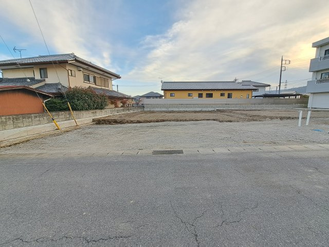 新築　渋川市石原第4　１号棟の駐車場|現地写真　駐車スペースは並列3台分可能です！					
