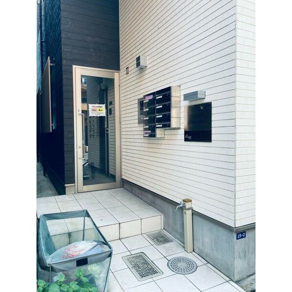 スカイヒル新栄のエントランス