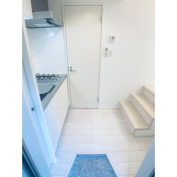 スカイヒル新栄の玄関