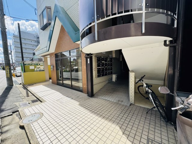 コーポ諏訪柳町　店舗Aのエントランス