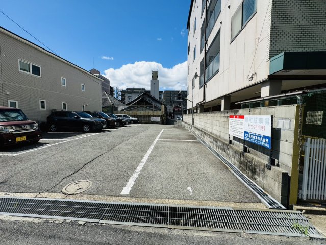 コーポ諏訪柳町　店舗Aの駐車場