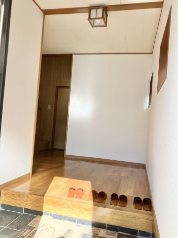 【玄関】 | 邑楽郡大泉町朝日　中古住宅