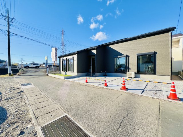 高崎市倉賀野町の前面道路含む現地写真|駐車スペース2台可◎