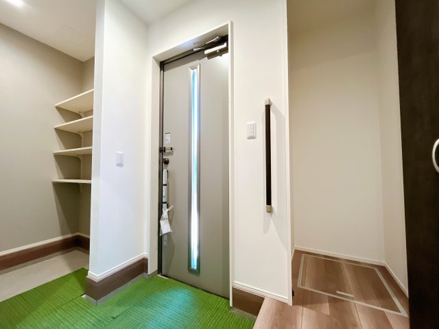 熊谷市銀座　新築一戸建ての玄関