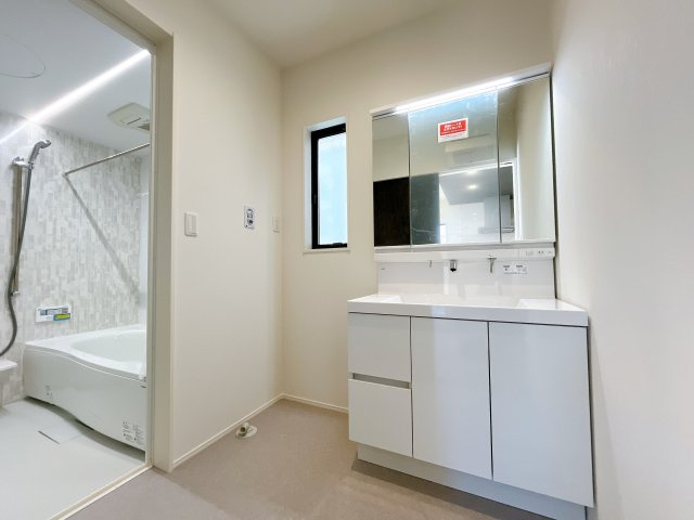 熊谷市銀座　新築一戸建ての独立洗面台