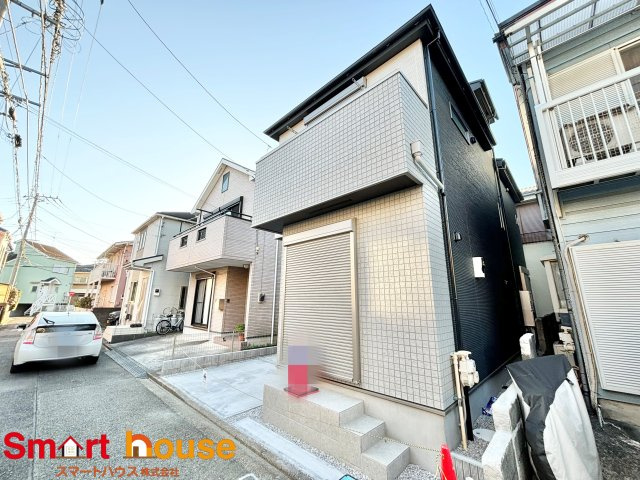 相模原市南区大野台　新築1棟の前面道路含む現地写真|お住まいの前面道路が広いと駐車が楽になり、陽当たりも遮られないので明るく居心地の良いお家になります♪
