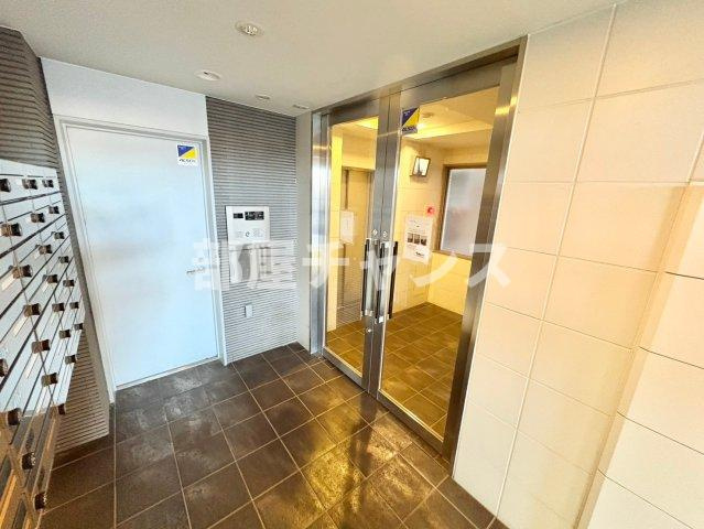 プログレッソ岩塚のエントランス