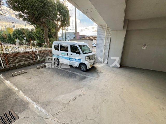 プログレッソ岩塚の駐車場