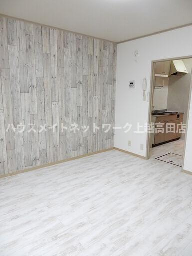 楽ハウスさいがたの居間・リビング|洋室