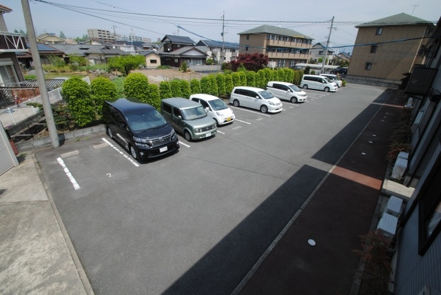 カーサ江戸屋敷の駐車場