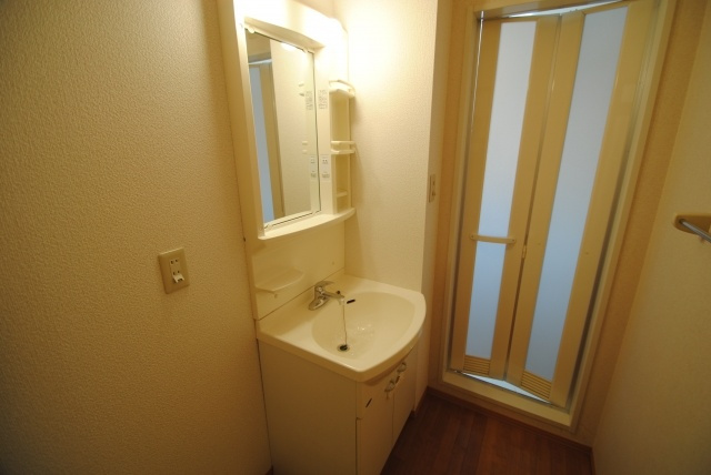 カーサ江戸屋敷の独立洗面台|内装イメージ：同物件別室