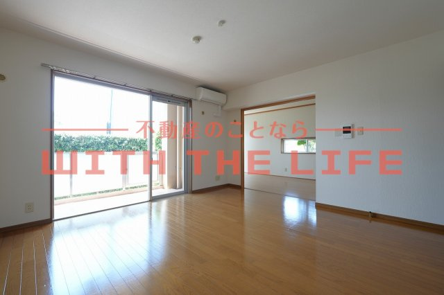 グランディア・デマラージュ【キャッシュバック対象物件】の居間・リビング|ゆったり過ごせるリビングです