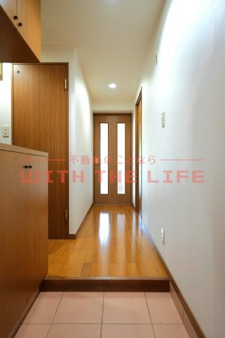 グランディア・デマラージュ【キャッシュバック対象物件】の玄関|収納もある玄関です