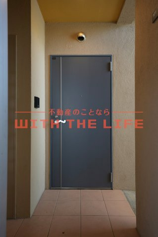 グランディア・デマラージュ【キャッシュバック対象物件】の玄関|明るい玄関です