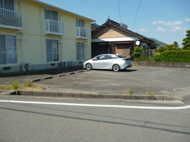 コーポ101の駐車場|カースペースがあります