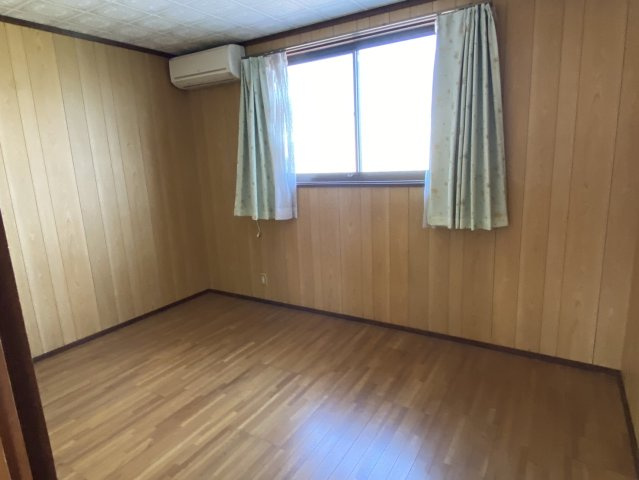 西条市飯岡1969-4の洋室|使い勝手のいい洋室です