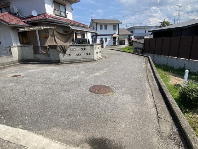 西条市飯岡1969-4の前面道路含む現地写真|前面道路含む現地写真です