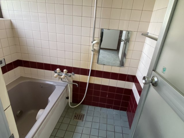 西条市飯岡1969-4の浴室|お風呂で日々の疲れを落としましょう