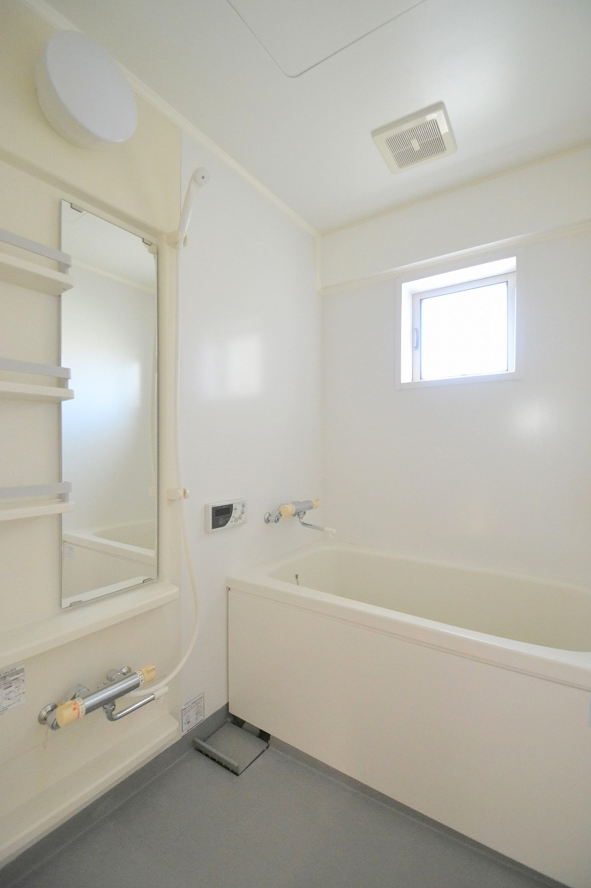 ビラ高須の浴室