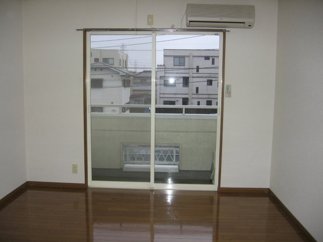 エンドレスの洋室|別の部屋の参考画像です。（実際の画像とは異なります。）