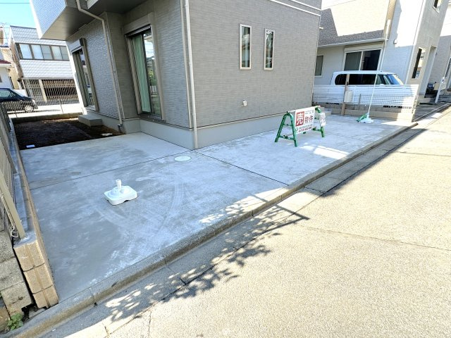 鎌ケ谷市くぬぎ山２丁目新築戸建（くぬぎ山Ⅱ）の駐車場|駐車スペース・２台駐車可