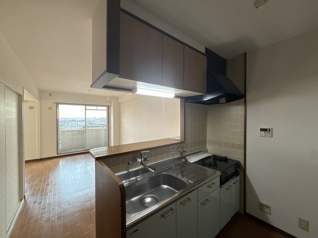 サンヒルズ岡田の居間・リビング