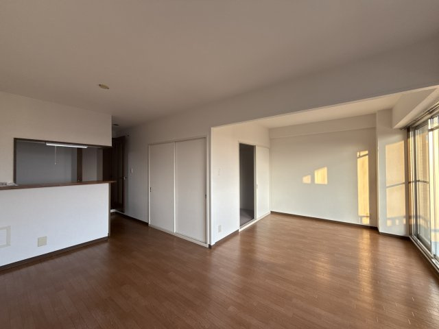 サンヒルズ岡田の居間・リビング