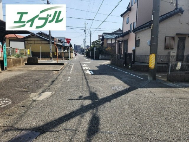小牧市新町1丁目　中古戸建の前面道路含む現地写真