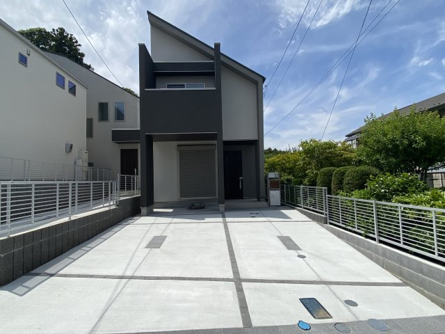 充実した設備と広々リビングが魅力　～汲沢町　新築戸建～　全3棟