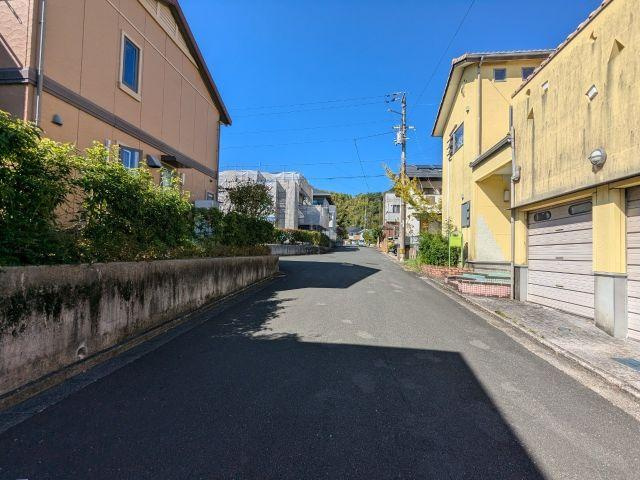 長浜蒔絵台　中古戸建の前面道路含む現地写真