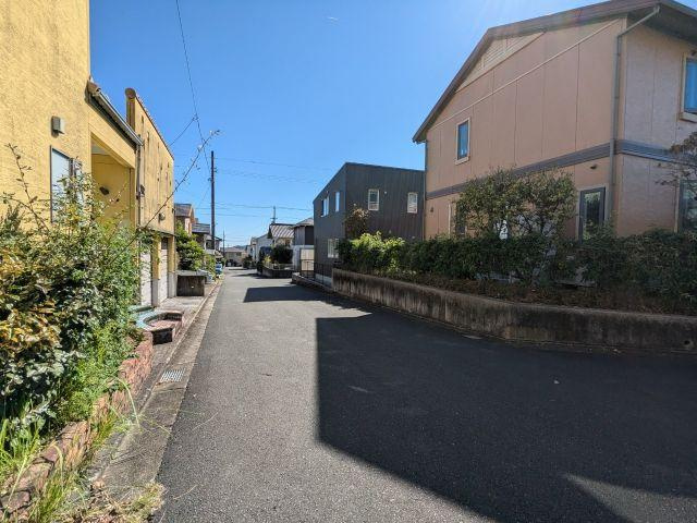 長浜蒔絵台　中古戸建の前面道路含む現地写真