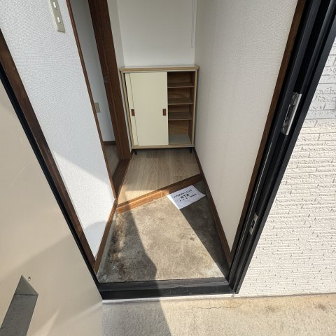 ハイツＫＡＷＡＭＵＲＡの玄関