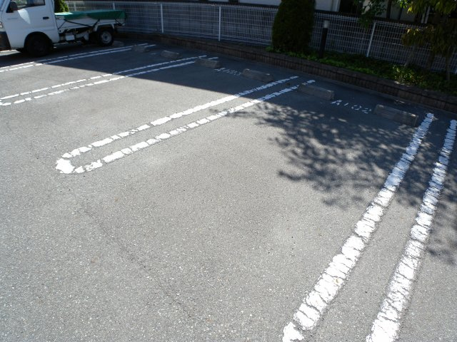 カーサプラシードⅡ番館の駐車場|カーサプラシードⅡ番館
