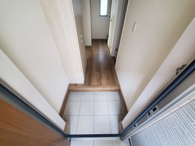 リーブルファイン西町2号棟の玄関|収納もある玄関です
