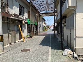 西条市大町1541-1、1607-6の前面道路含む現地写真