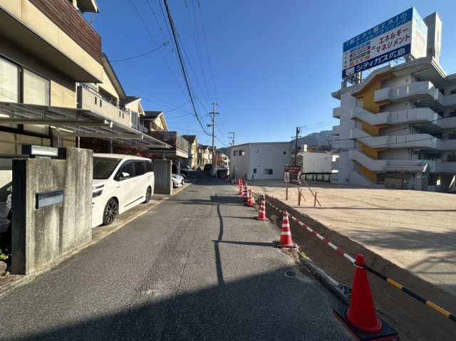 【前面道路含む現地写真】