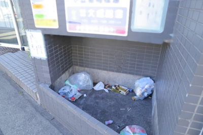 【設備】 | コンドミニアム小田急相模原 | 共有部分は、住民なら誰もが使える設備のこと。例えば駐車場やエレベーター、インターネット設備、セキュリティ設備などがあります。他にも、マンションの廊下・外部階段やエントランス・ゴミ置き場などがあります。