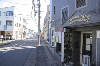【外観】 | コンドミニアム小田急相模原 | 隣家の土地はどうなっているのか、生活利便施設が近くにあるのか、学校まで近いかなど、お客様のライフスタイルにあわせたイメージが重要です。また、近くにあると困る施設が近くにないかも確認するといいでしょう。