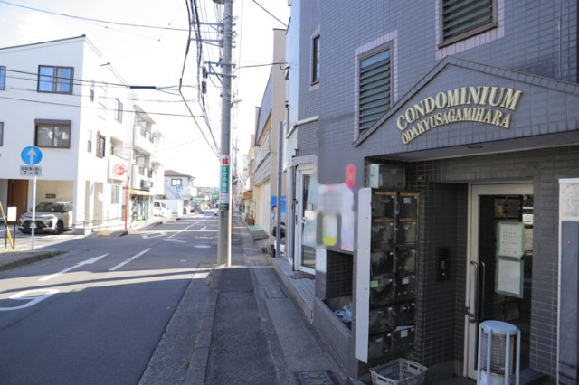 【外観】 | コンドミニアム小田急相模原 | 隣家の土地はどうなっているのか、生活利便施設が近くにあるのか、学校まで近いかなど、お客様のライフスタイルにあわせたイメージが重要です。また、近くにあると困る施設が近くにないかも確認するといいでしょう。