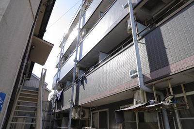 【現況写真】 | コンドミニアム小田急相模原 | 景色重視でお家選ぶをするとスーパーが遠い！学校が遠い！など生活をするうえで利便性で困ることもあります。まず一度現地を見学する際に、周辺の施設などがあるかを確認し、暮らし始めた後のことを想像しましょう。