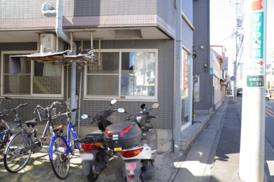 【構造・工法・仕様】 | コンドミニアム小田急相模原 | ＲＣ造、Reinforced Concreteは直訳すると補強されたコンクリートです。主に柱や梁・床・壁が鉄筋とコンクリートで構成おり、鉄筋を組んだ型枠にコンクリートを流し込んで固めたものを指します。