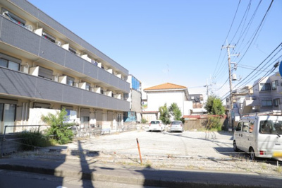 【展望】 | コンドミニアム小田急相模原 | 景色重視でお家選ぶをするとスーパーが遠い！学校が遠い！など生活をするうえで利便性で困ることもあります。まず一度現地を見学する際に、周辺の施設などがあるかを確認し、暮らし始めた後のことを想像しましょう。