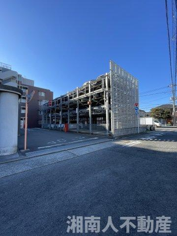 サンデュエル南鴨宮テゾーロの駐車場|車をお持ちの方に嬉しい駐車場付きの物件です