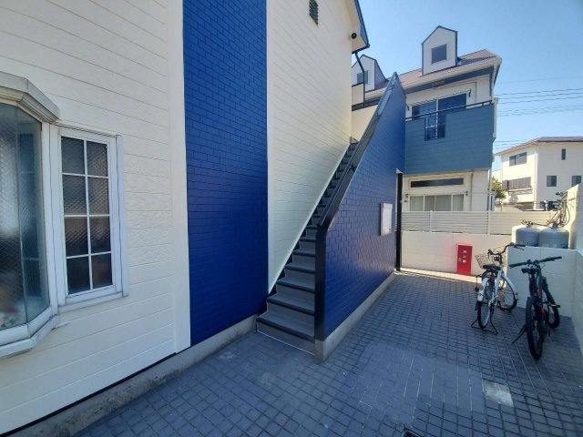 アザリア野中町のエントランス