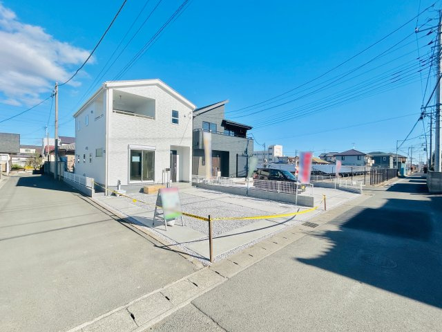 太田由良町の前面道路含む現地写真|角地住宅♪小学校まで徒歩約10分以内！