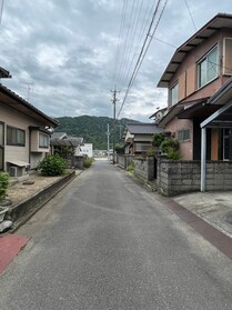 売土地の前面道路含む現地写真
