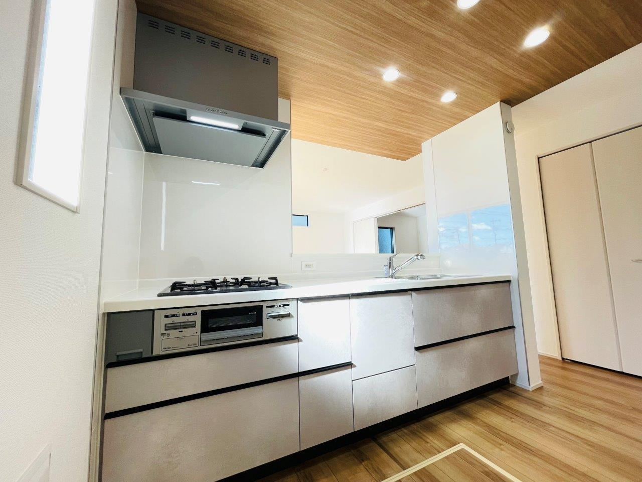 豊田市永覚新町　新築分譲住宅　全6棟　2号棟のキッチン|使い勝手の良いシステムキッチン。