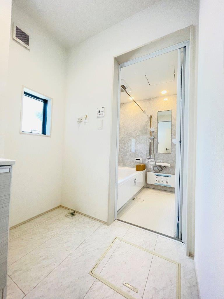 豊田市永覚新町　新築分譲住宅　全6棟　2号棟の脱衣所